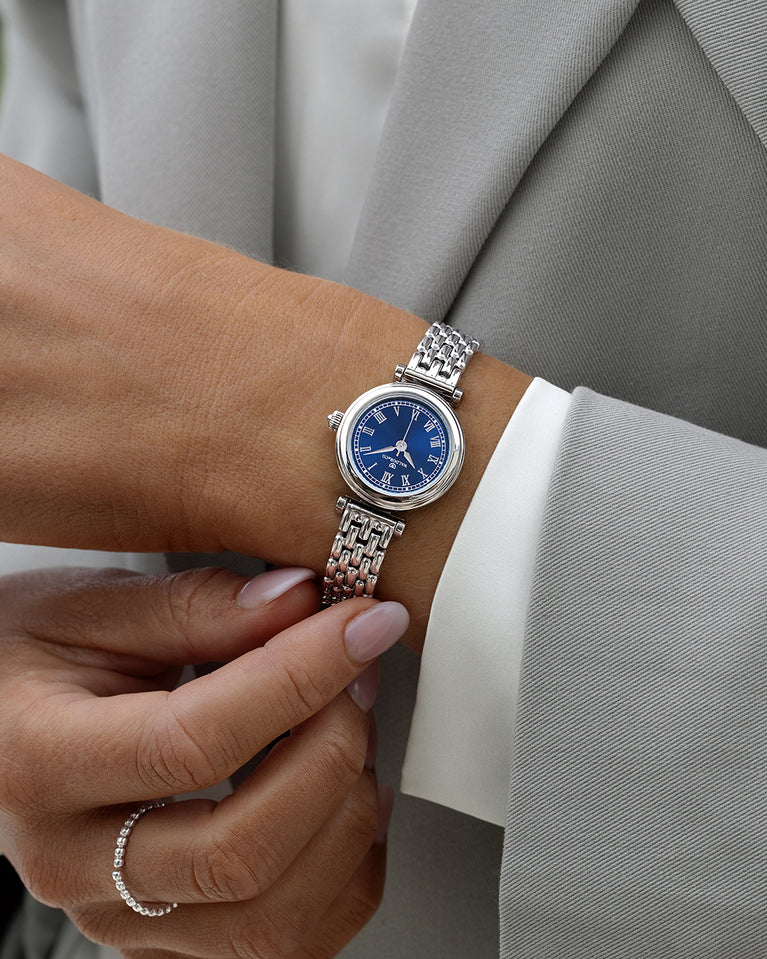A round womens watch in Rhodium-plated 316L stainless steel from Waldor & Co. with blue Sapphire Crystal glass dial. Seiko movement. The model is Venia 24 Villefranche.