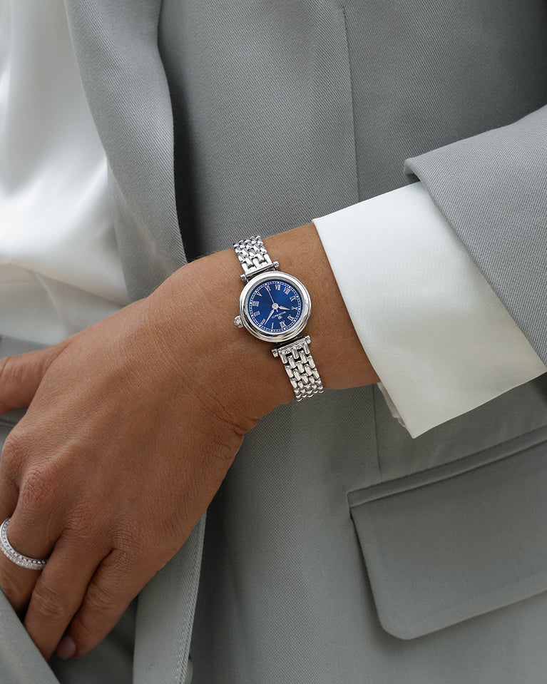 A round womens watch in Rhodium-plated 316L stainless steel from Waldor & Co. with blue Sapphire Crystal glass dial. Seiko movement. The model is Venia 24 Villefranche.