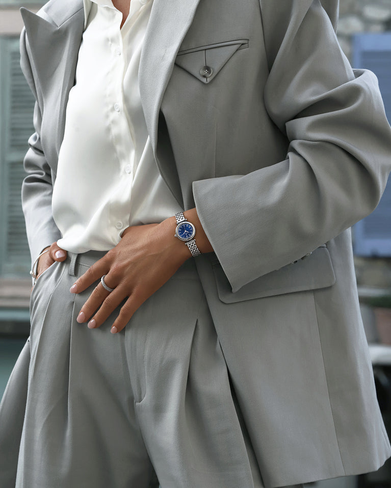 A round womens watch in Rhodium-plated 316L stainless steel from Waldor & Co. with blue Sapphire Crystal glass dial. Seiko movement. The model is Venia 24 Villefranche.