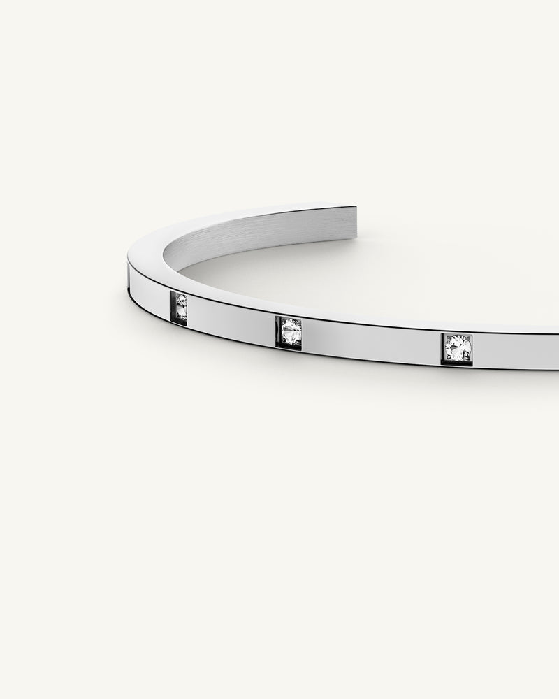 A Bangle Bracelet in stainless steel from Waldor & Co. The model is Brilliant Bangle Polished.