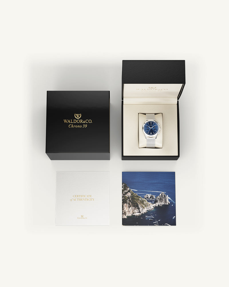 A round mens watch in rhodium-plated silver from Waldor & Co. with blue sunray dial and a second hand. Seiko movement. The model is Chrono 39 Sardinia 39mm.