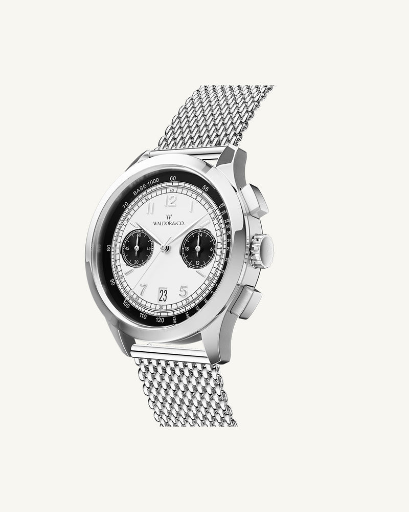 A round mens watch in rhodium-plated silver from Waldor & Co. with panda patterned dial and a second hand. Seiko movement. The model is Chrono 44 Sardinia Panda 44mm.