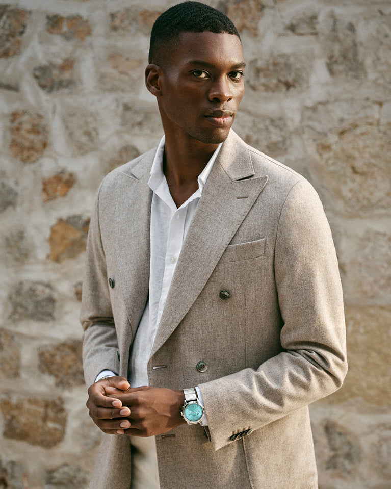 A round mens watch in rhodium-plated silver from Waldor & Co. with turquoise sunray dial and a second hand. Seiko movement. The model is Chrono 44 Sardinia 44mm.