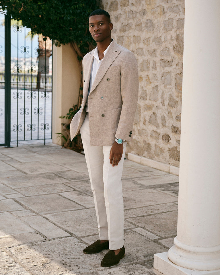 A round mens watch in rhodium-plated silver from Waldor & Co. with turquoise sunray dial and a second hand. Seiko movement. The model is Chrono 44 Sardinia 44mm.
