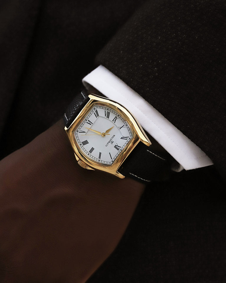 A square mens watch in gold-plated stainless steel from Waldor & Co. with white dial. Ronda movement. The model is Constant 40 Tremezzo 37x45mm.