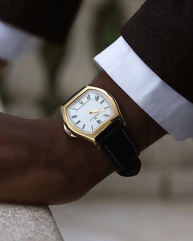 A square mens watch in gold-plated stainless steel from Waldor & Co. with white dial. Ronda movement. The model is Constant 40 Tremezzo 37x45mm.