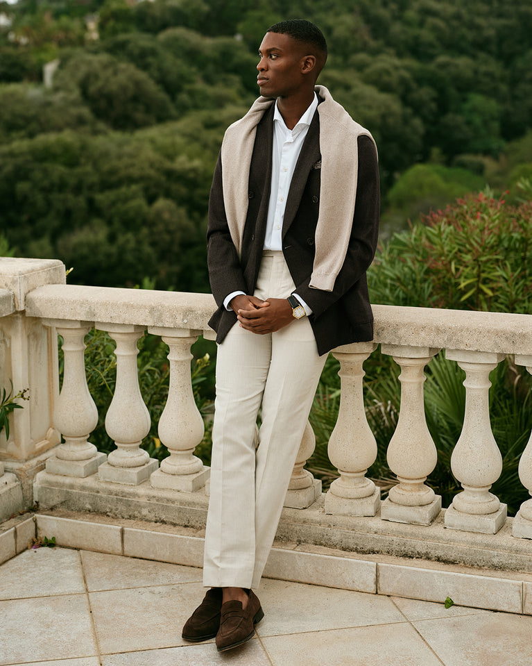 A square mens watch in gold-plated stainless steel from Waldor & Co. with white dial. Ronda movement. The model is Constant 40 Tremezzo 37x45mm.