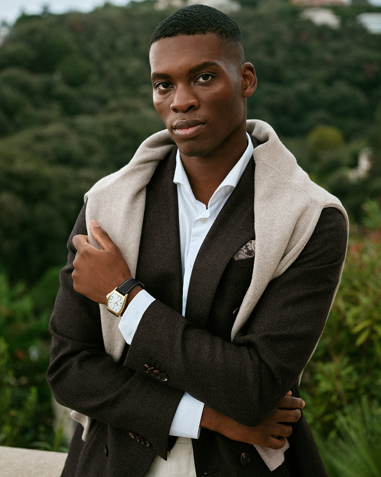 A square mens watch in gold-plated stainless steel from Waldor & Co. with white dial. Ronda movement. The model is Constant 40 Tremezzo 37x45mm.