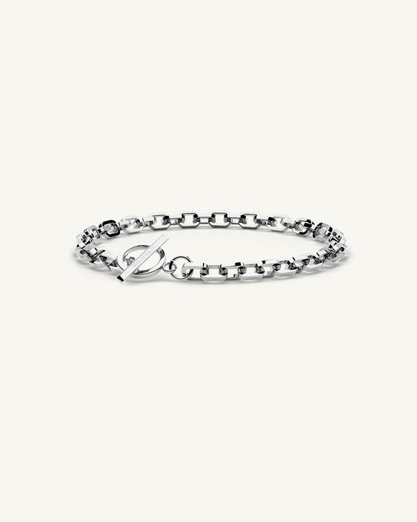 A polished stainless steel chain in silver from WALDOR & CO. The model is Demure Chain Polished.