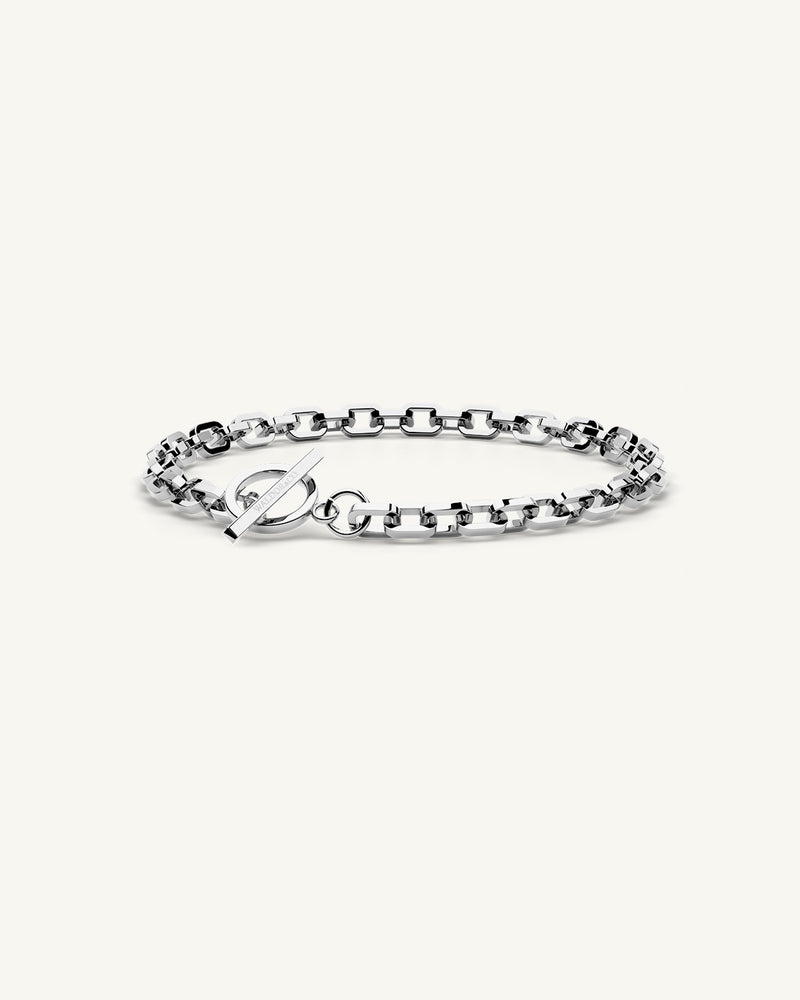 A polished stainless steel chain in silver from WALDOR & CO. The model is Demure Chain Polished.