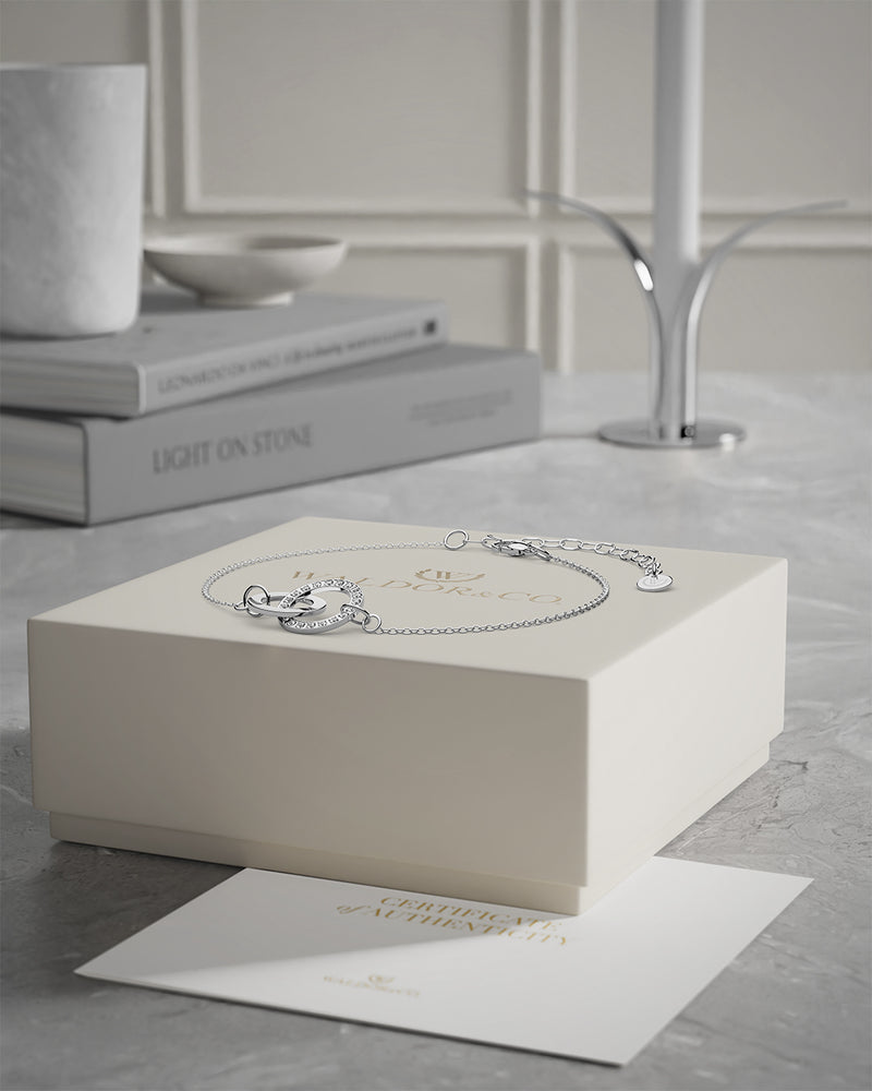 A Chain Bracelet in polished Silver plated-316L stainless steel from Waldor & Co. The model is Diamond Chain Polished.