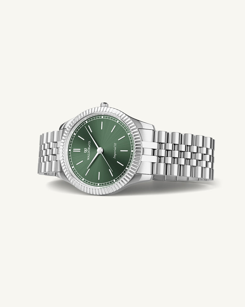 A round womens watch in silver from Waldor & Co. with green sunray dial and a second hand. Seiko movement. The model is Imperial 32 Positano 32mm.