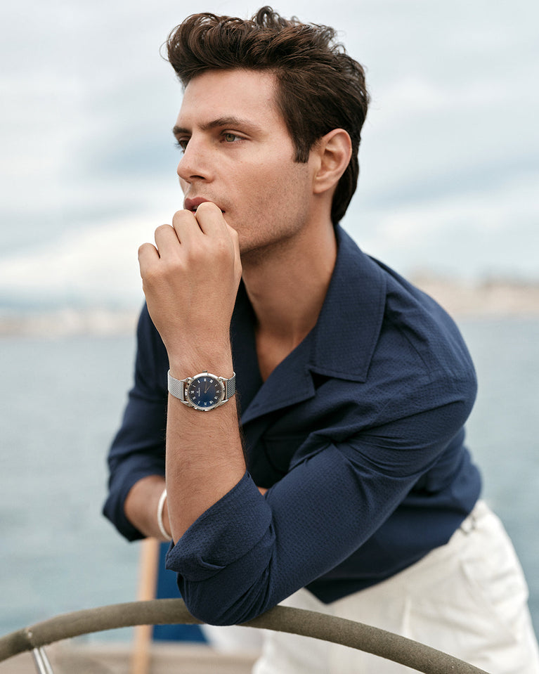 A round watch in silver from Waldor & Co. with blue sunray patterned dial. Ronda movement. The model is Original 40 Côte d'Azur 40mm.