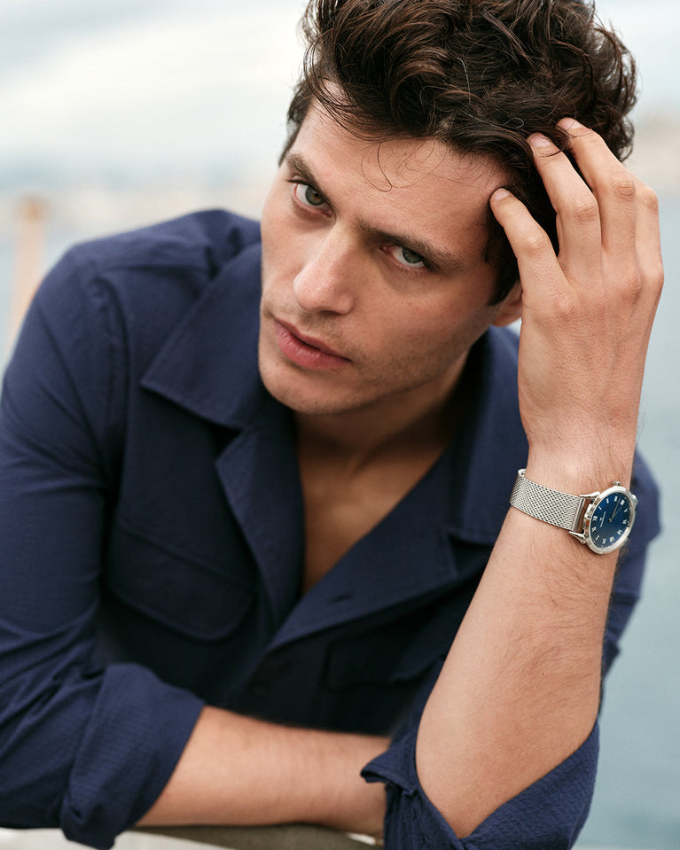 A round watch in silver from Waldor & Co. with blue sunray patterned dial. Ronda movement. The model is Original 40 Côte d'Azur 40mm.