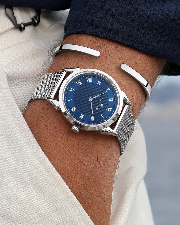 A round watch in silver from Waldor & Co. with blue sunray patterned dial. Ronda movement. The model is Original 40 Côte d'Azur 40mm.