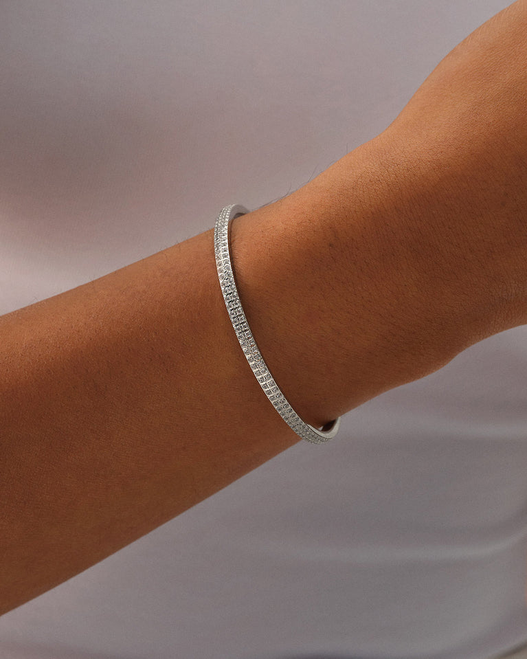 A Bangle Bracelet in polished Silver plated-316L stainless steel from Waldor & Co. The model is Pavé Bangle Polished.