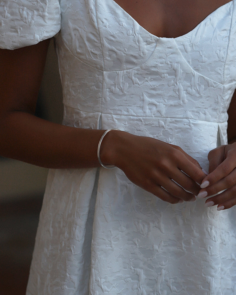 A Square Bangle in 925 Sterling Silver from Waldor & Co. The model is Pure Bangle Sterling Silver