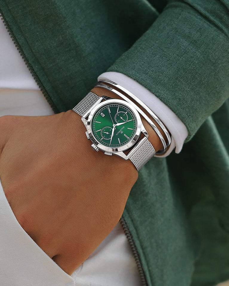 A round mens watch in rhodium-plated silver from Waldor & Co. with deep-green sunray dial and a second hand. Seiko movement. The model is Chrono 39 Sardinia 39mm.
