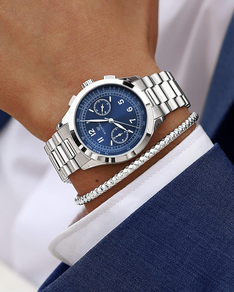 A round mens watch in rhodium-plated silver from Waldor & Co. with blue sunray dial and a second hand. Seiko movement. The model is Chrono 39 Porto Cervo.
