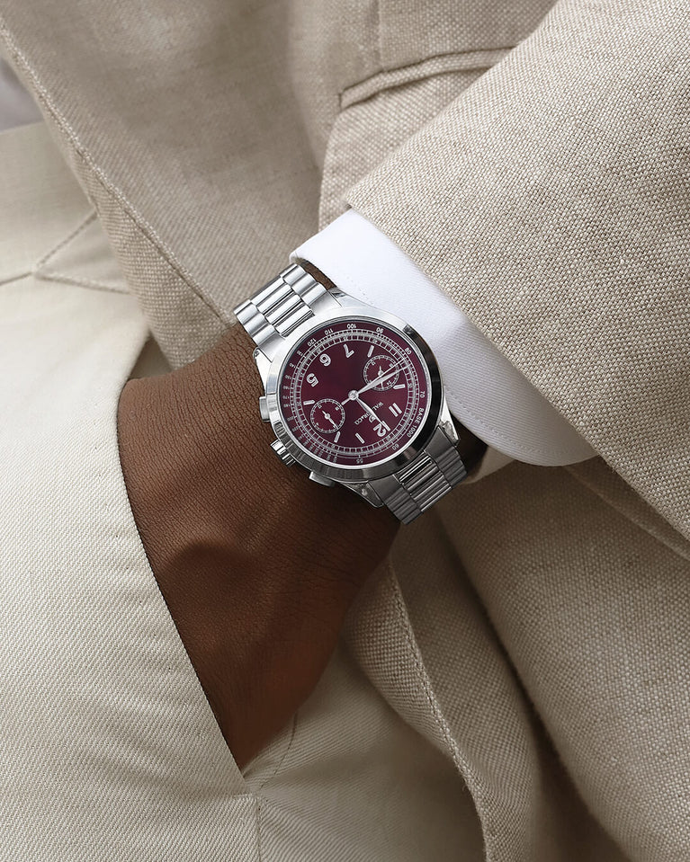  A round mens watch in rhodium-plated silver from Waldor & Co. with a burgundy colored sunray dial and a second hand. Seiko movement. The model is Chrono 39 Porto Cervo.