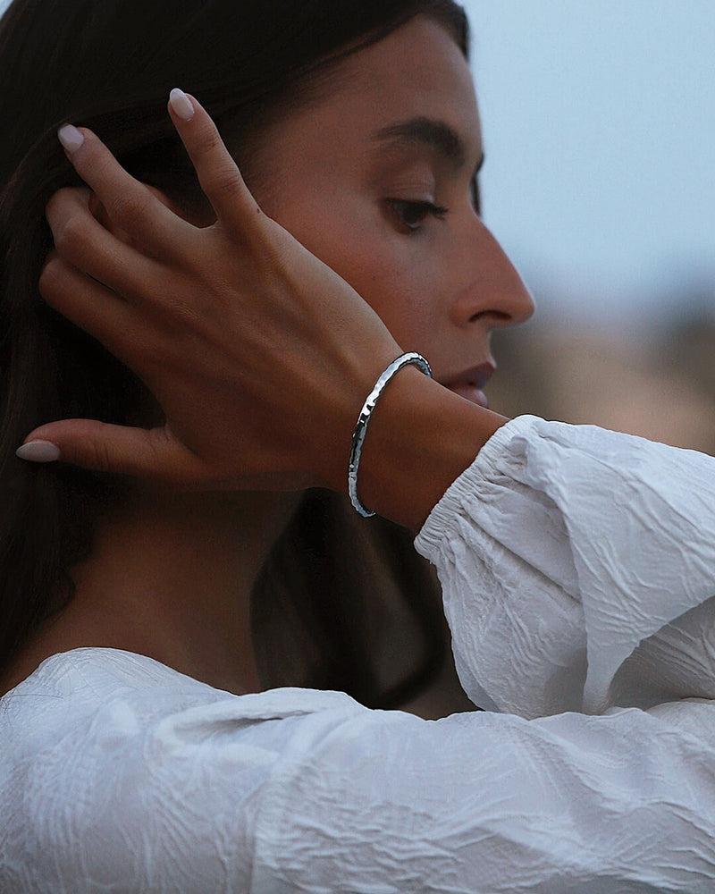 A Round Bangle in 925 Sterling Silver from Waldor & Co. The model is Opal Bangle Sterling Silver