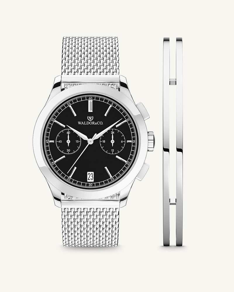 A round mens watch in rhodium-plated silver from Waldor & Co. with silver sunray dial and a second hand. Seiko movement. The model is Chrono 44 Sardinia 44mm.