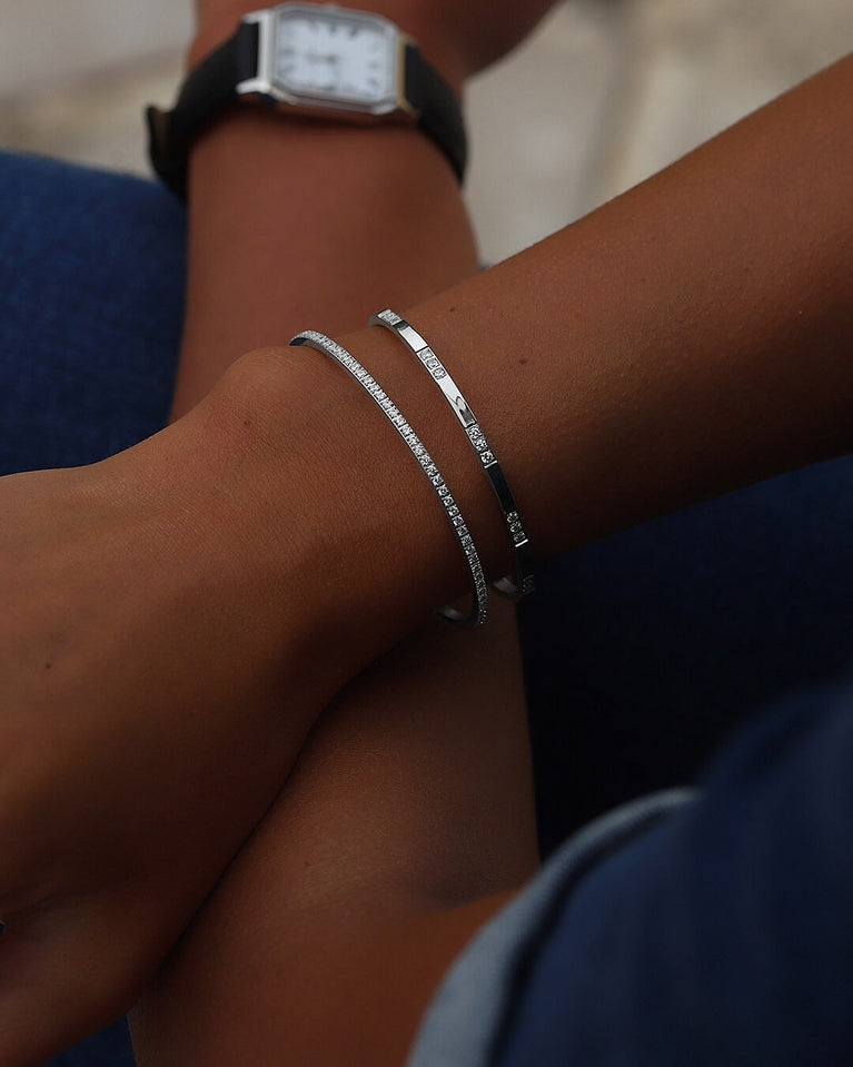 A Bangle in Rhodium-plated 316L stainless steel from Waldor & Co. One size. The model is Dulcet Bangle Polished.