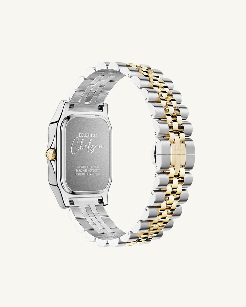 A square womens watch in silver and 14k gold from Waldor & Co. with silver sunray dial and a second hand. Seiko movement. The model is Delight 32 Chelsea 28x32mm.