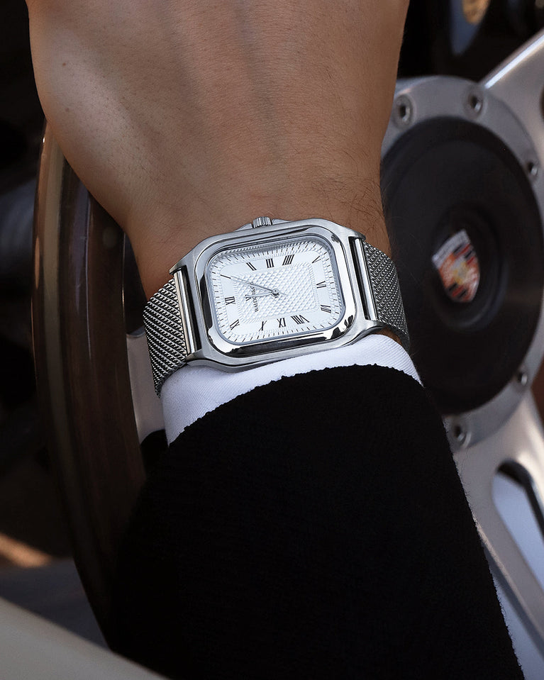  A square mens watch in silver from Waldor & Co. with silver dial and a second hand. Seiko movement. The model is Montel 40 Camogli.