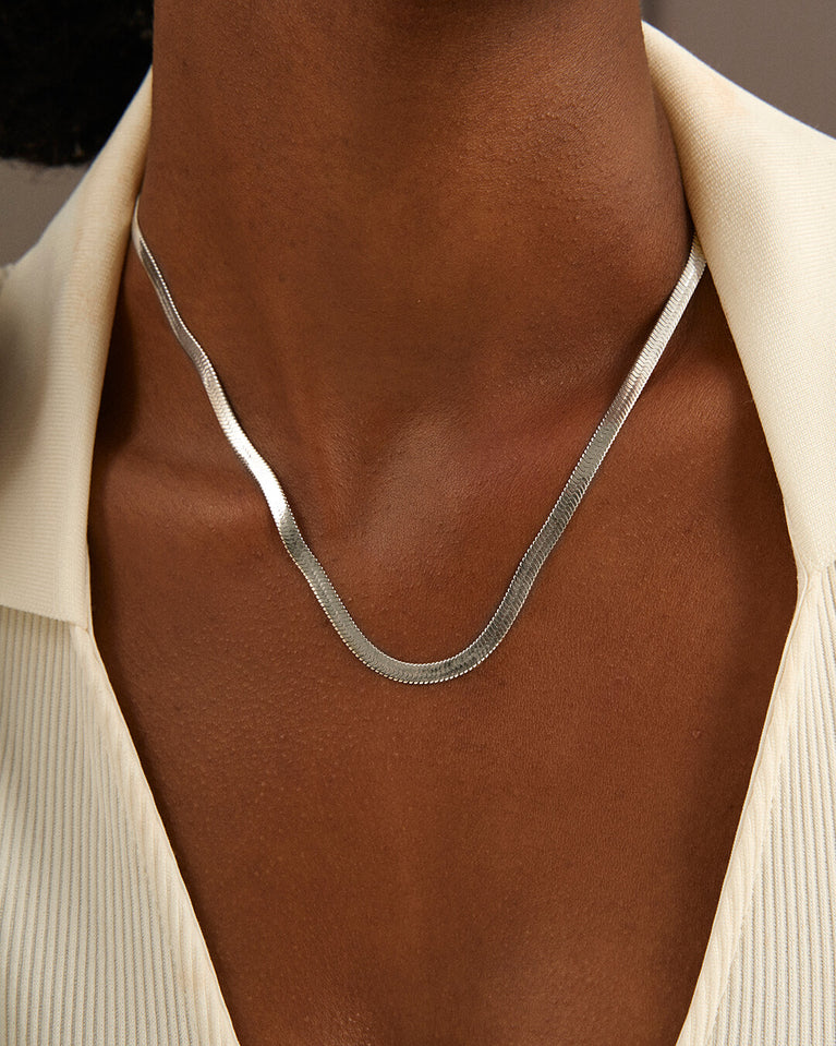 A Chain Necklace in polished Silver plated-316L stainless steel from Waldor & Co. The model is Eze Chain Polished.
